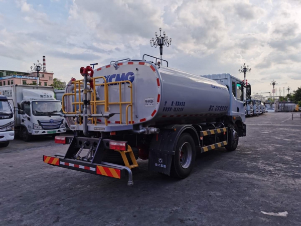 徐工牌（10吨）洒水车【国六排放】广东包牌