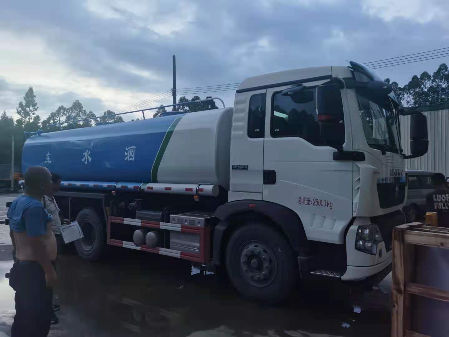 重汽豪沃（20吨）洒水车【国六排放】广东包牌